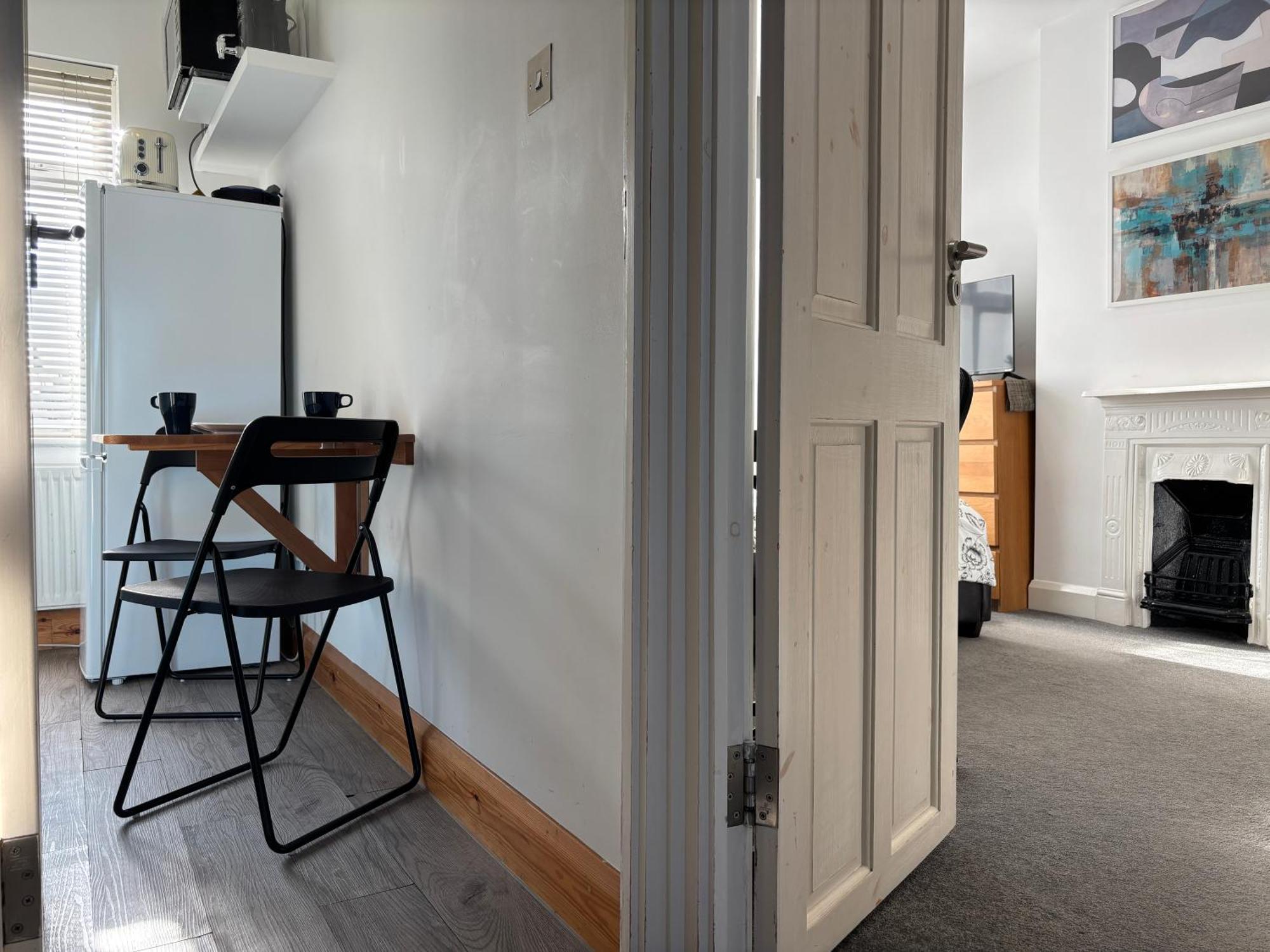 Hotel Entire House Floor Perfect For Couples & Freelancers - Available For Single Too London Exterior foto